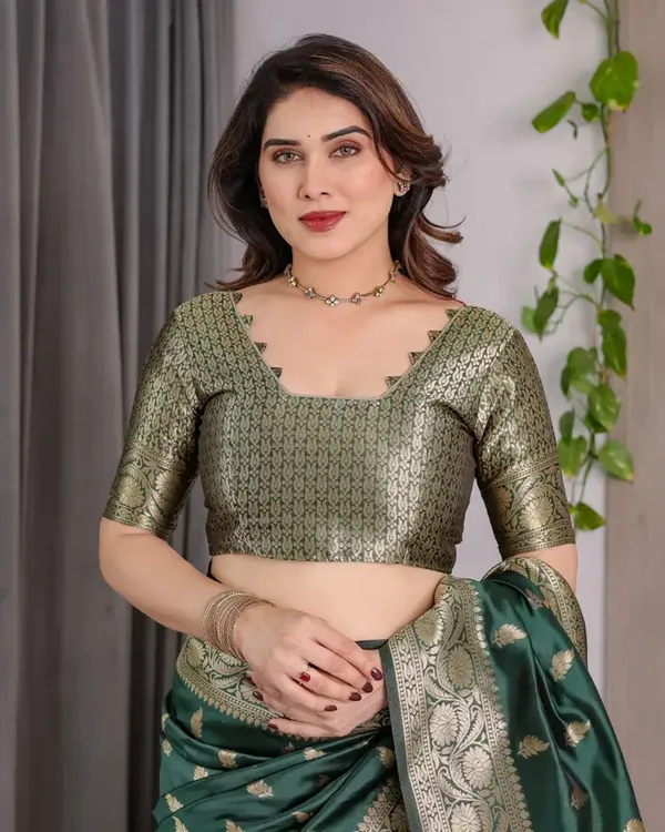 Green_Kanjivaram_Silk_Saree_with_Pan_Design
