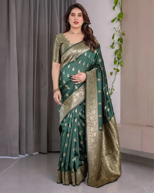 Green_Kanjivaram_Silk_Saree_with_Pan_Design