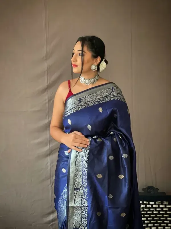 Blue_Kanjivaram_Silk_Saree_with_Silver_Grey_Design