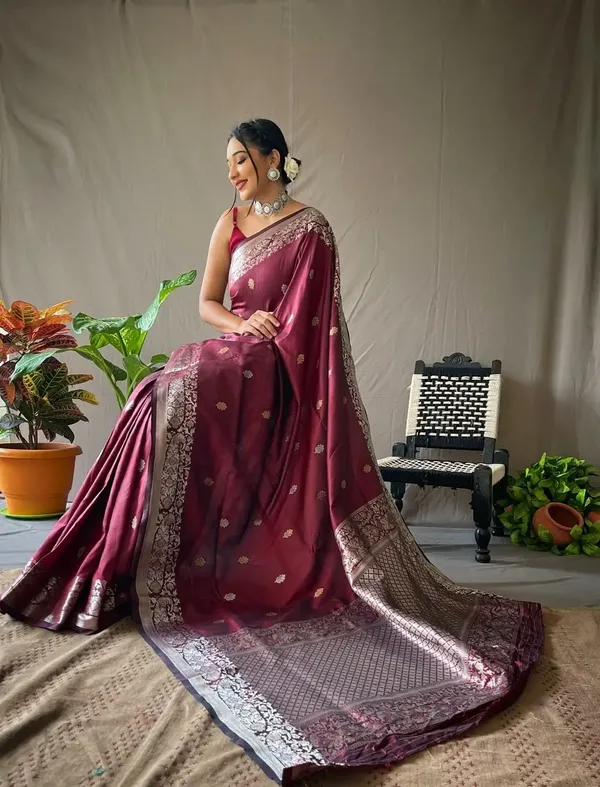 Morpitch_Kanjivaram_Silk_Saree_with_Silver_Grey_Design