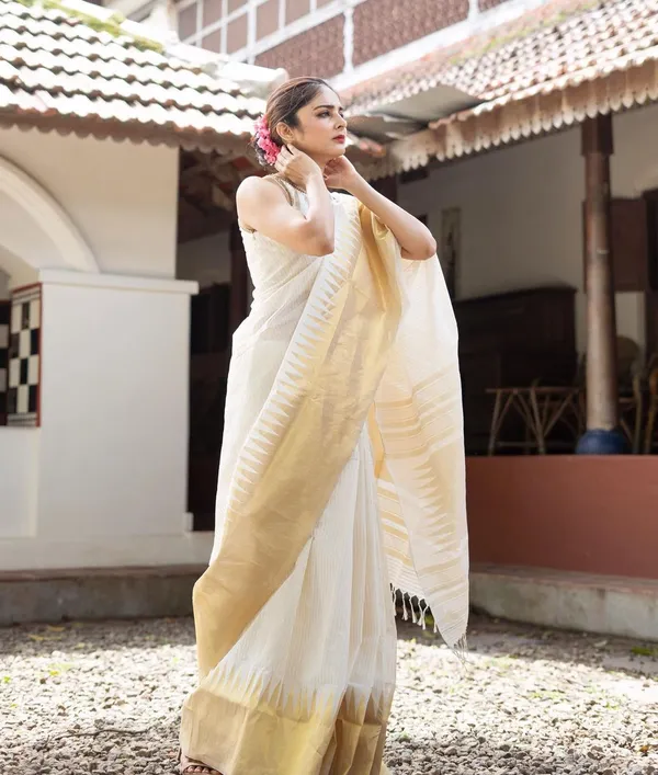 White_Banarasi_Silk_Saree_with_Golden_Zari_Paisley_Design
