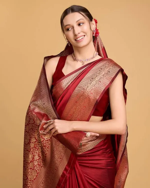 Red_Kanjivaram_Silk_Saree_with_Rich_Golden_Zari_Border_&_Pallu