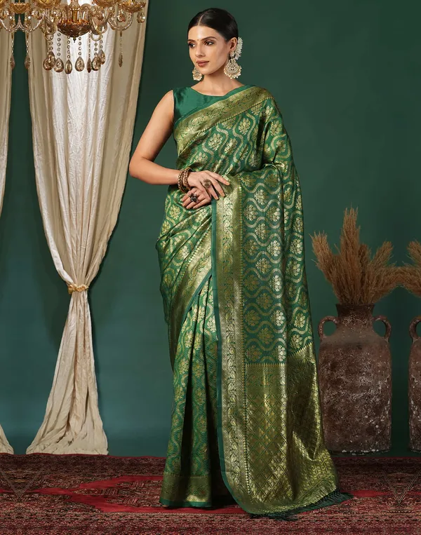 Green_Banarasi_Silk_Saree_with_Golden_Zari_Weaving_&_Traditional_Broad_Border