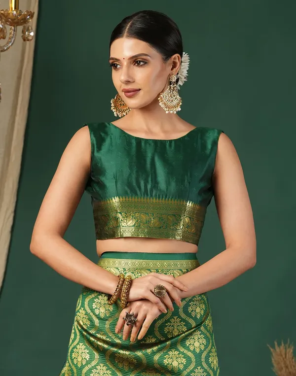 Green_Banarasi_Silk_Saree_with_Golden_Zari_Weaving_&_Traditional_Broad_Border