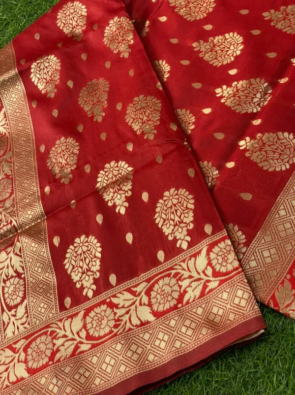 Red_Banarasi_Silk_Saree_with_Golden_Zari_Butta_and_Rich_Pallu_Work
