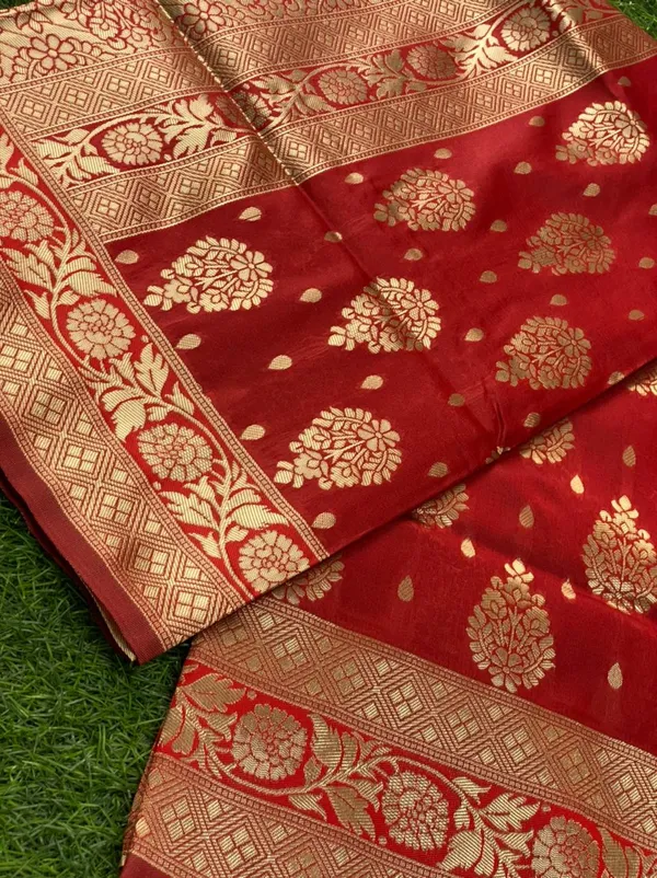 Red_Banarasi_Silk_Saree_with_Golden_Zari_Butta_and_Rich_Pallu_Work