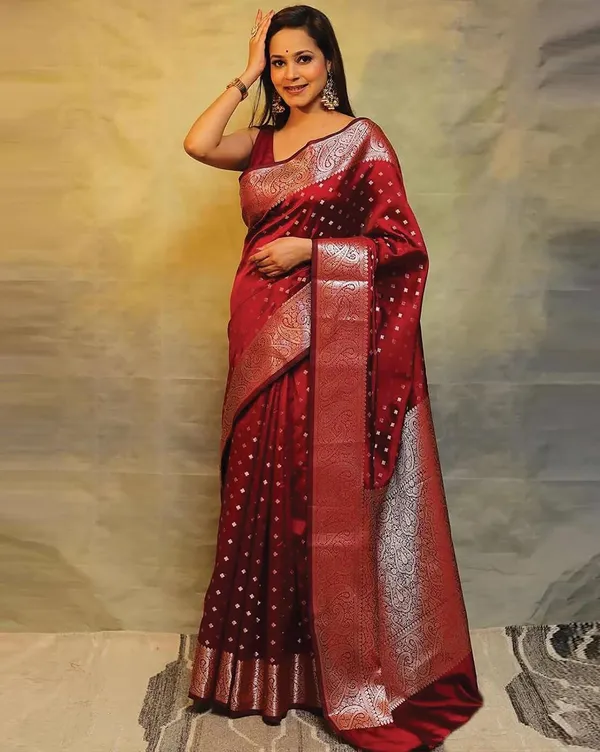 Maroon_Banarasi_Silk_Saree_with_Clubs_Design