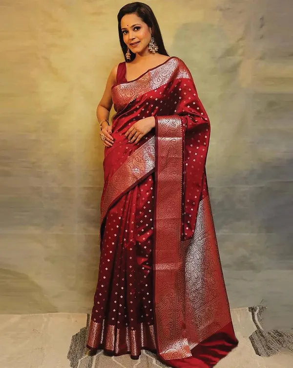 Maroon_Banarasi_Silk_Saree_with_Clubs_Design