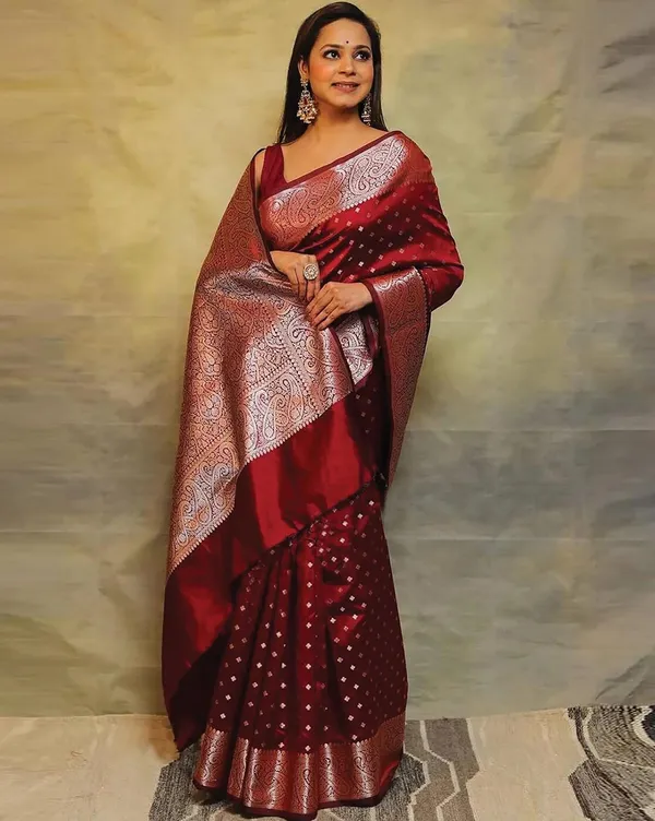 Maroon_Banarasi_Silk_Saree_with_Clubs_Design