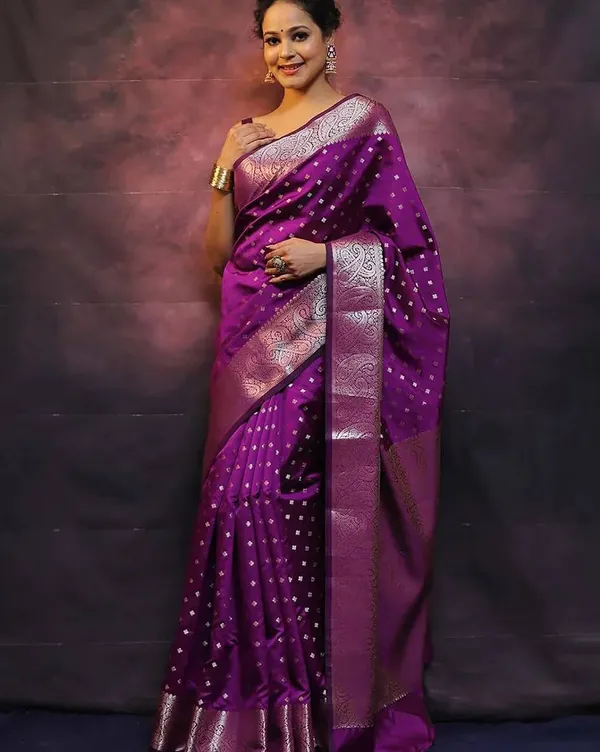 Wine_Banarasi_Silk_Saree_with_Clubs_Design