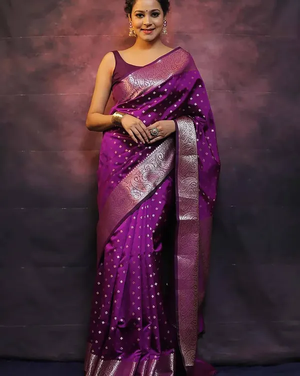 Wine_Banarasi_Silk_Saree_with_Clubs_Design