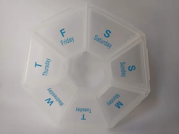 White_Round_Weekly_7_Days_Pill_Organizer_Box_With_Snap_Lids_To_Take_Medicines_On_Time.Ideal_For_Traveling_And_Gifting_Pack_Of_3