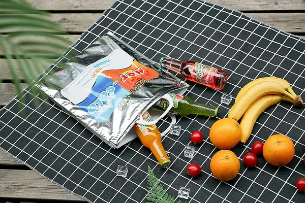 Silver_Hot_And_Cold_Small_Bag_For_Food_Storage_Reusable_Thermal_Bag_Aluminium_Foil_Bag_(3_Layer_Protection_Size_35_X_30_Cm)_(Pack_Of_3_Bags)