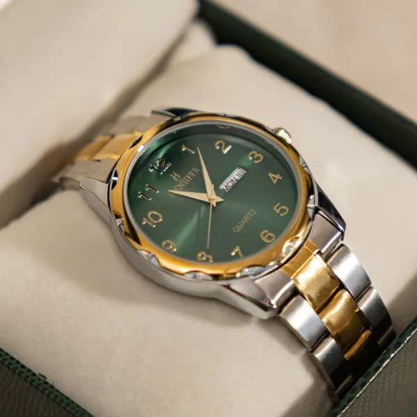 Men's_Analog_Numerological_Quartz_Watch_with_Stainless_Gloden_Strap