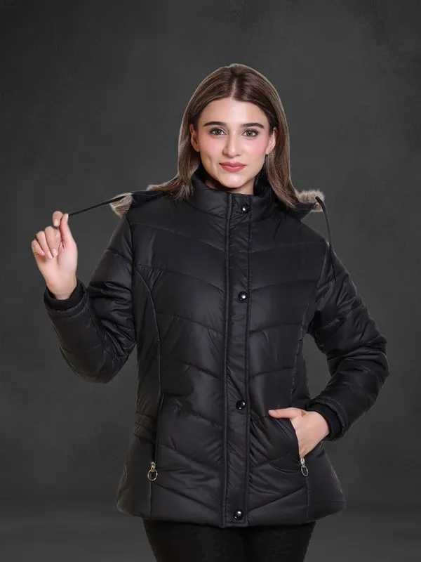Womens_Quilted_Winter_Jacket_|_Hooded_Puffer_Jacket_with_Zipper_Pockets_|_Lightweight_&_Warm_Outerwear_for_Winter
