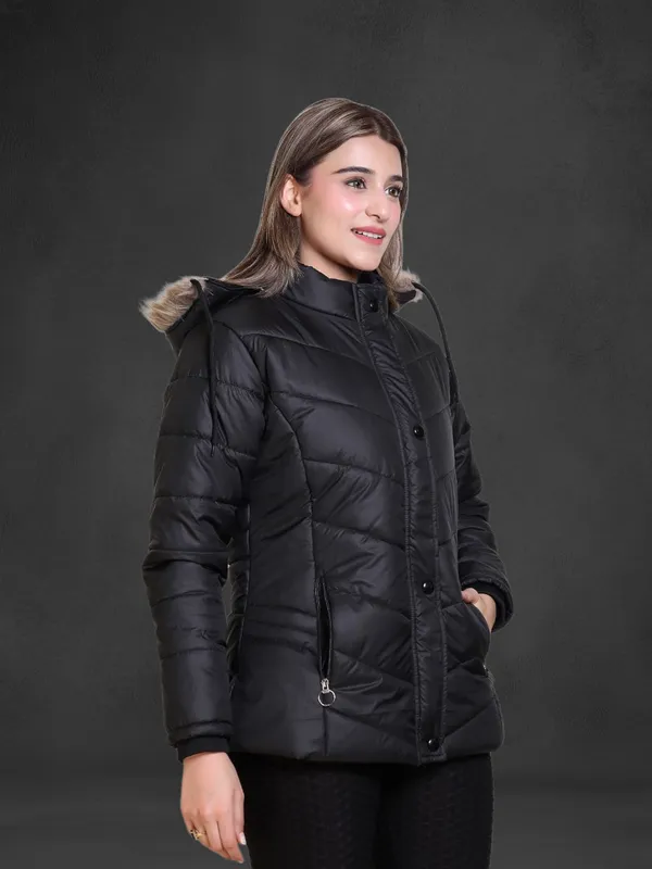 Womens_Quilted_Winter_Jacket_|_Hooded_Puffer_Jacket_with_Zipper_Pockets_|_Lightweight_&_Warm_Outerwear_for_Winter