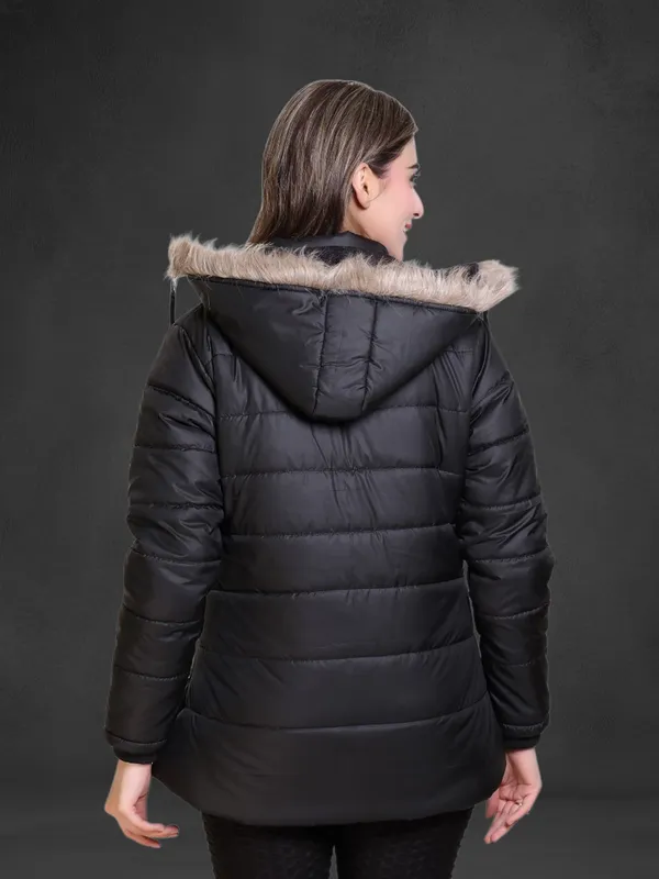Womens_Quilted_Winter_Jacket_|_Hooded_Puffer_Jacket_with_Zipper_Pockets_|_Lightweight_&_Warm_Outerwear_for_Winter