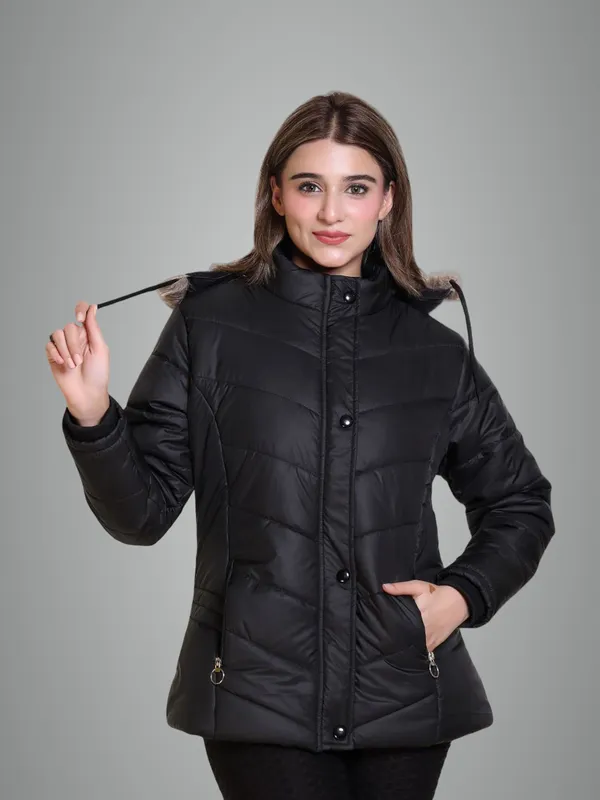 Womens_Quilted_Winter_Jacket_|_Hooded_Puffer_Jacket_with_Zipper_Pockets_|_Lightweight_&_Warm_Outerwear_for_Winter