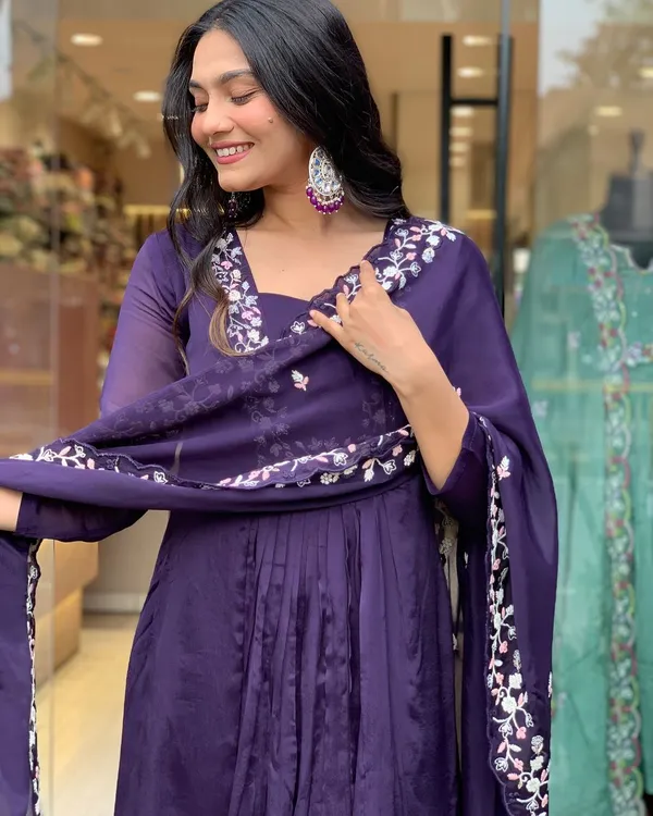 Blue_Heavy_Embroidery_Cotton_Kurti_Set_For_Women