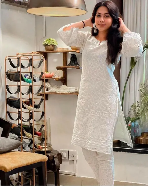 White_Chikankari_Kurta_Pant_Set_With_Lining_Attached_For_Women