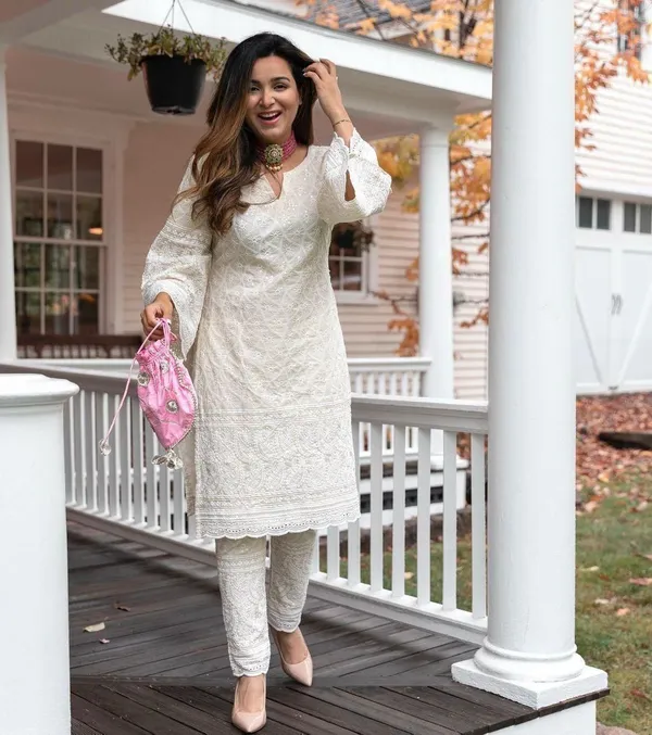 White_Chikankari_Kurta_Pant_Set_With_Lining_Attached_For_Women