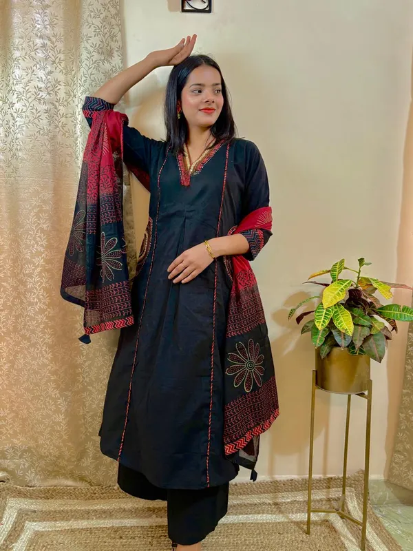 Black_Trending_V_Neck_Embroidered_Suit_Set_For_Women