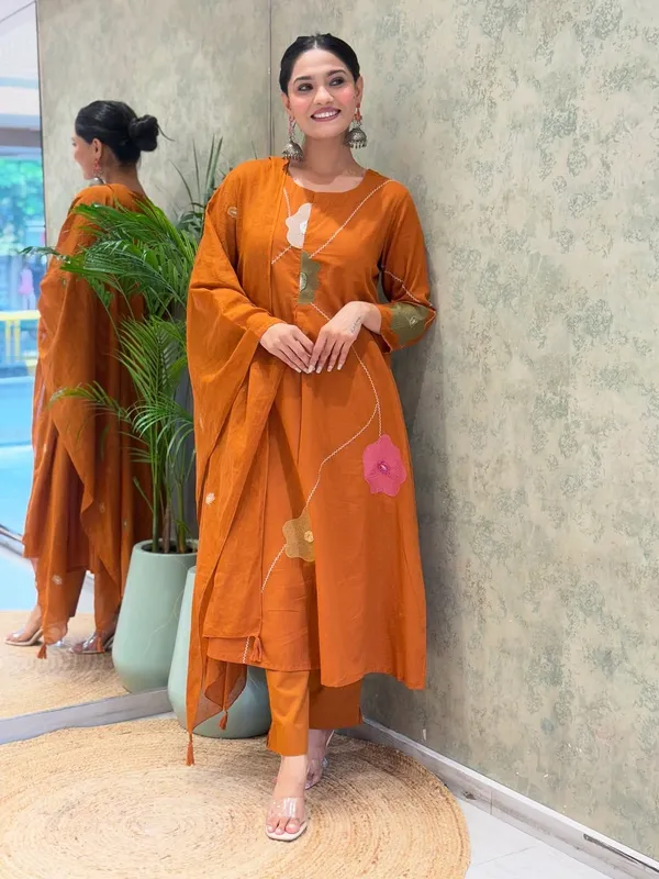 Orange_Full_Heavy_Cotton_Embroidered_Kurti_Set_For_Women