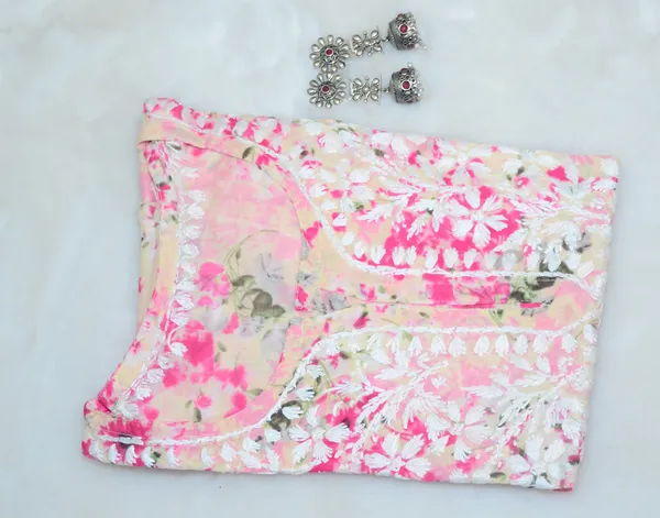 Pink_Mul_Cotton_Short_Chikankari_Kurta_For_Women