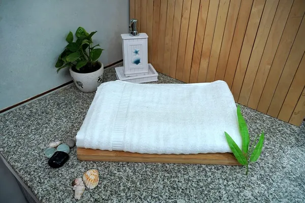 Bamboo_Bath_Towel_Ultra_Absorbent_4X_Softer_Than_Cotton_Towels-_140_x_70_cm_–_450_GSM_|_Pack_of_3-_Bath_Hand_and_Face_Towel_Set