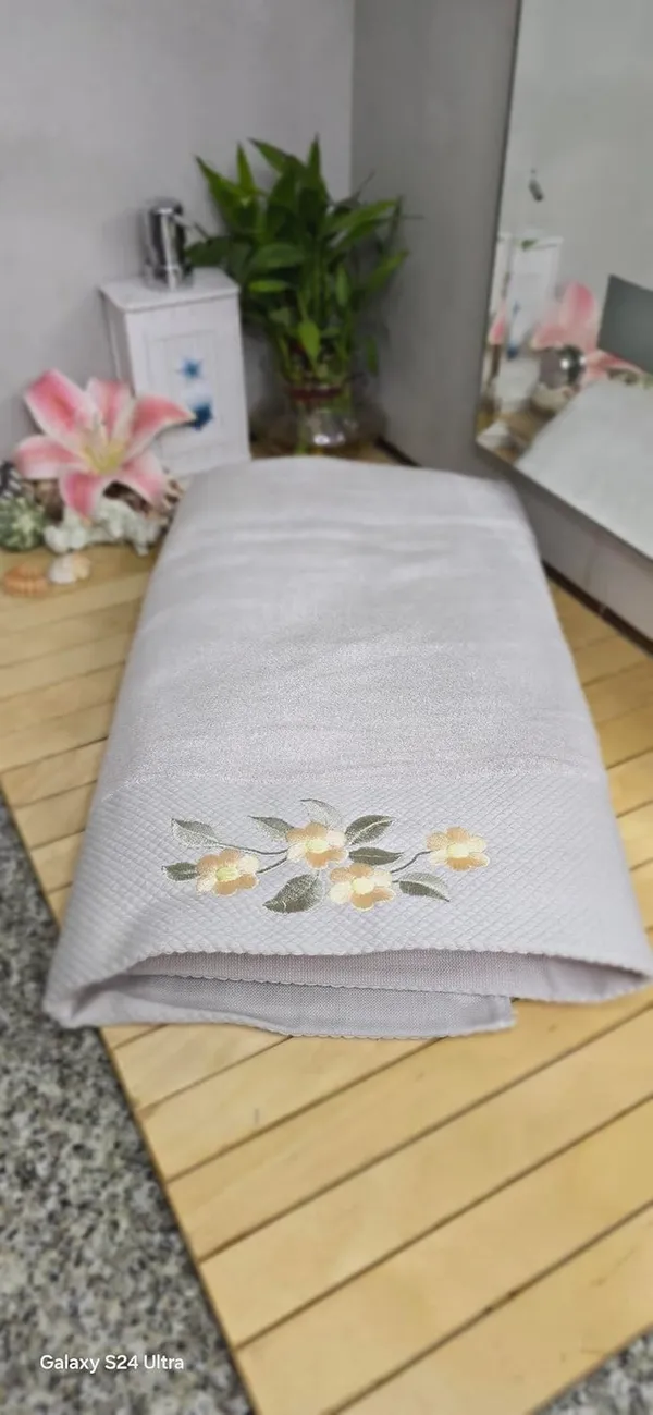 BAMBOO_GREENS_Bamboo_Bath_Towel_Ultra_Absorbent_4X_Softer_Than_Cotton_Towels-_140_x_70_cm_–_600_GSM_|_Pack_of_1-_Grey_Towel_Embroidery