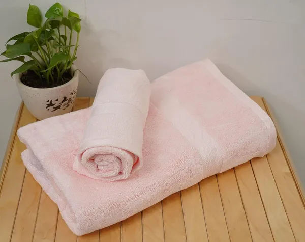 Bamboo_Bath_Towel_Ultra_Absorbent_4X_Softer_Than_Cotton_Towels-_140_x_70_cm_–_450_GSM_|_Pack_of_1-_Plain_Bath_Towel-_Peach
