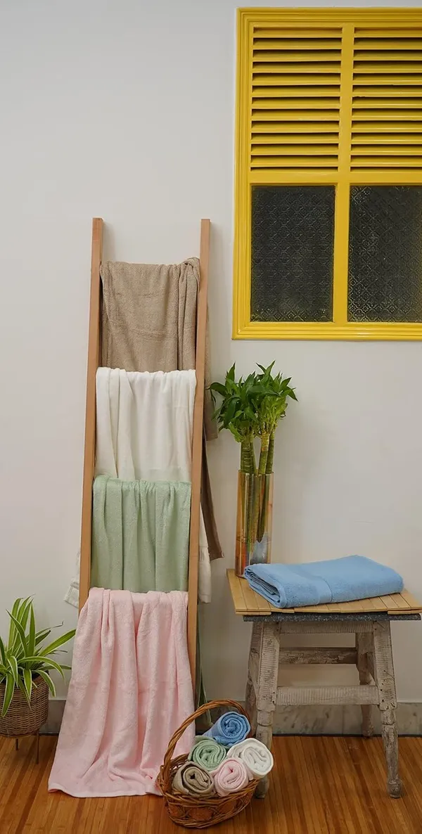Bamboo_Bath_Towel_Ultra_Absorbent_4X_Softer_Than_Cotton_Towels-_140_x_70_cm_–_450_GSM_|_Pack_of_1-_Plain_Bath_Towel-_Peach