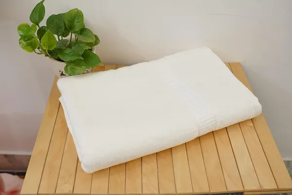 Bamboo_Bath_Towel_Ultra_Absorbent_4X_Softer_Than_Cotton_Towels-_140_x_70_cm_–_450_GSM_|_Pack_of_1_White_Bath_Towel_Plain