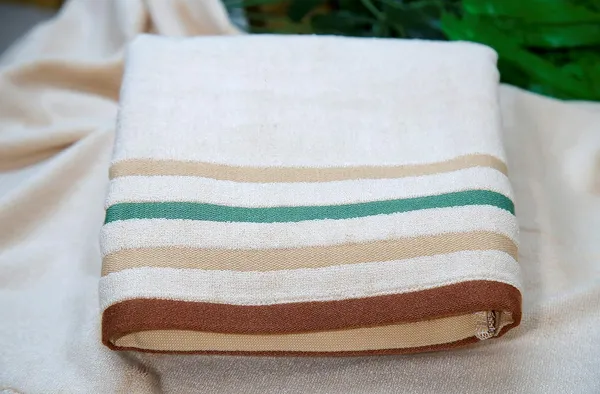 Bamboo_Bath_Towel_Ultra_Absorbent_4X_Softer_Than_Cotton_Towels-_140_x_70_cm_–_450_GSM_|_Beigh_Stripe