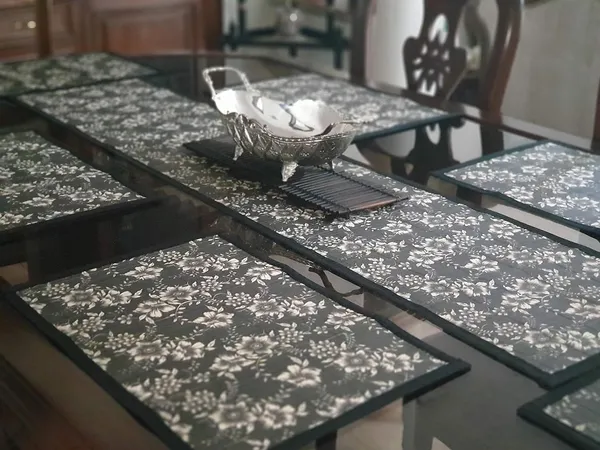 Bamboo_Placemats_&_Table_Runner_Set_Black_Floral_Print_Black-_Pack_of_7