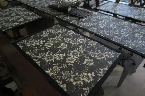 Bamboo_Dining_Table_Mats/Placemats_Black_And_White_Floral_Print_Pack_Of_6-_30x45cm