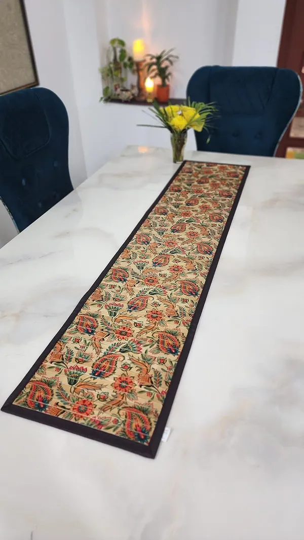 Bamboo_Placemats_&_Table_Runner_Set_For_Dining_Table_paisley_Floral_Print_pack_Of_6_and_1_Table_Runner