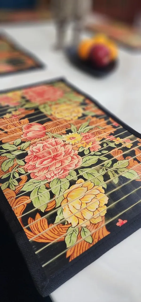 Multicolor_Bamboo_Placemats_And_Table_Runner_Set_For_Dining_Table_black_Floral_Print_6Pc_Placemats_With_1_Runner