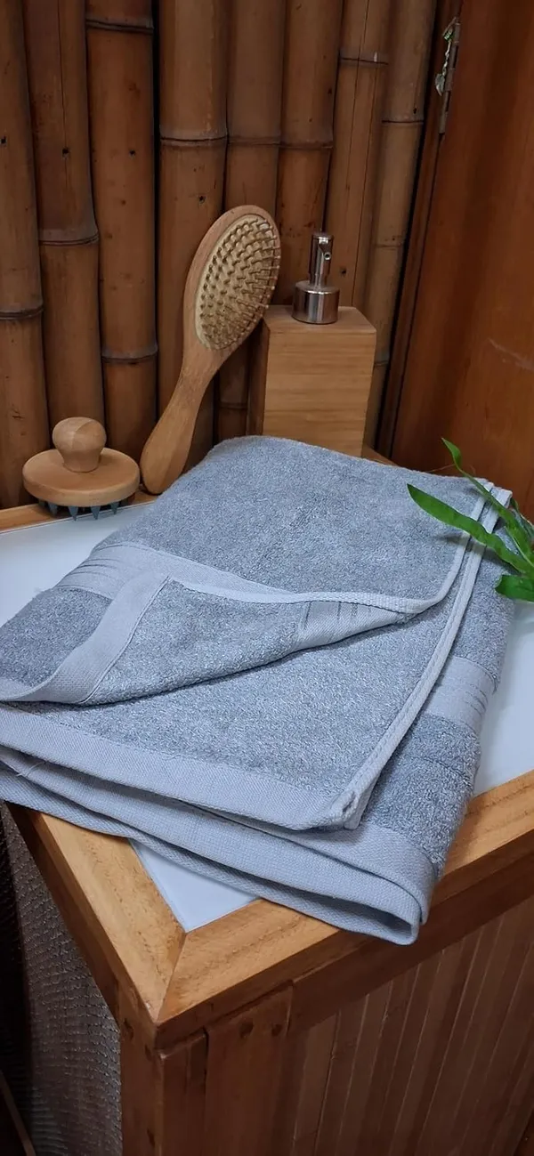 Bamboo_Greens_Bamboo_Fiber_Bath_Towel_For_Men_and_Women-_Grey_70x140cm