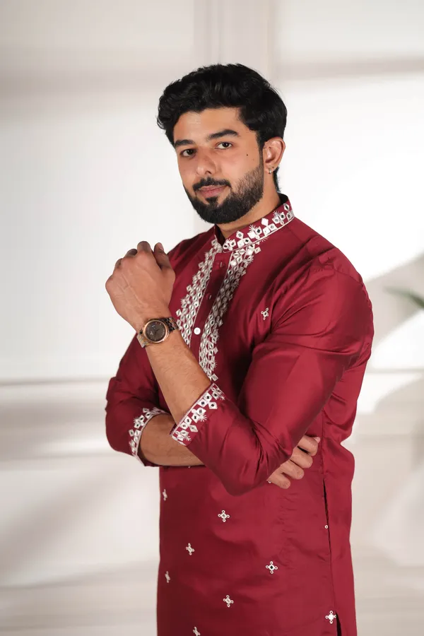 Maroon_Cotton_Embroidered_Neck_with_Mirror_Work_Kurta