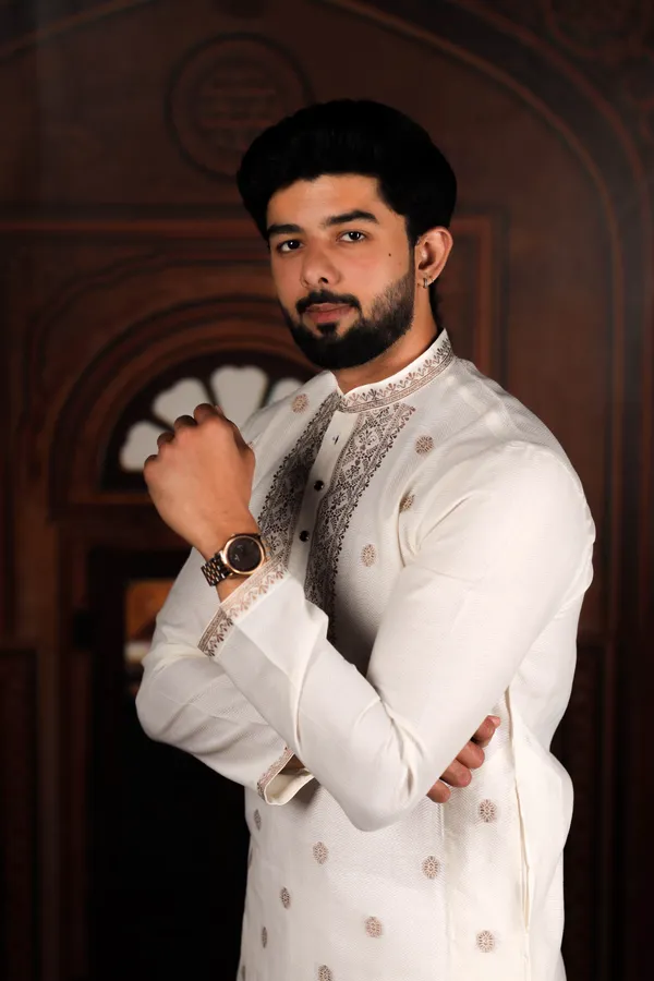 White_Cotton_Resham_Neck_Work_Kurta