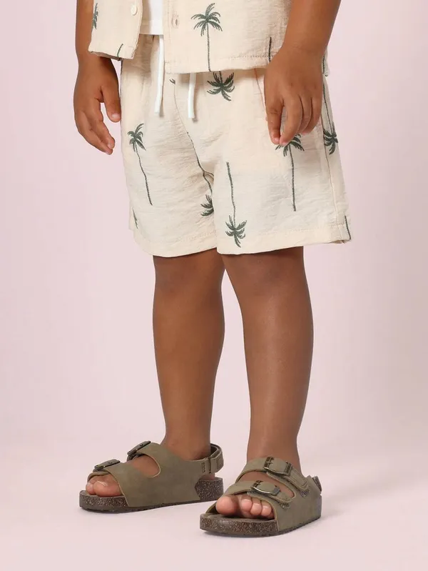 Beige_Short-Sleeve_Button-Up_Shirt_And_Shorts
