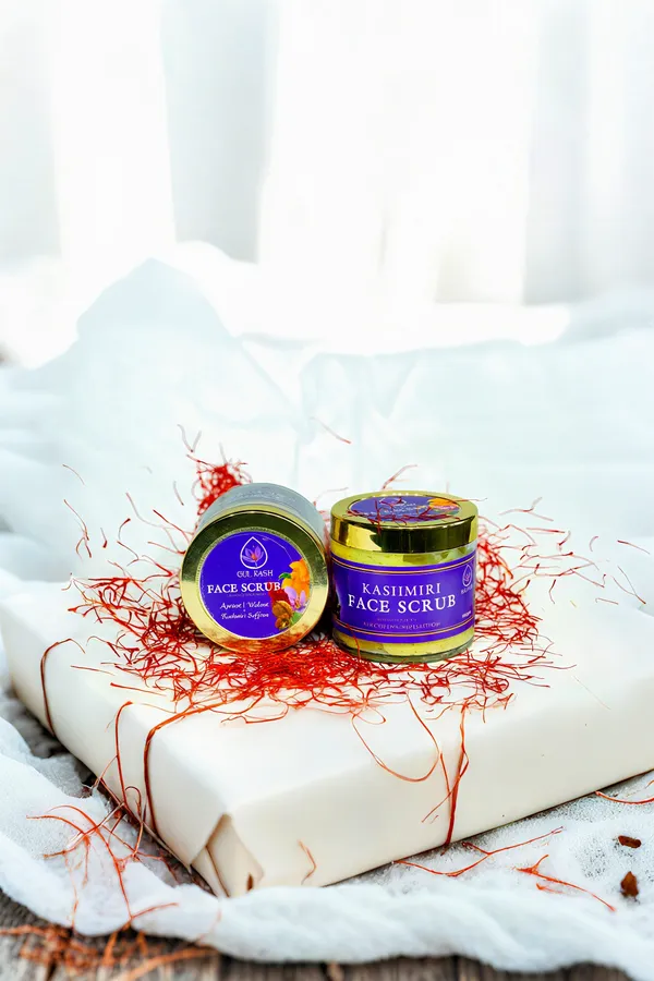 Kashmiri_Face_Scrub_With_Apricot,_Walnut,_Saffron