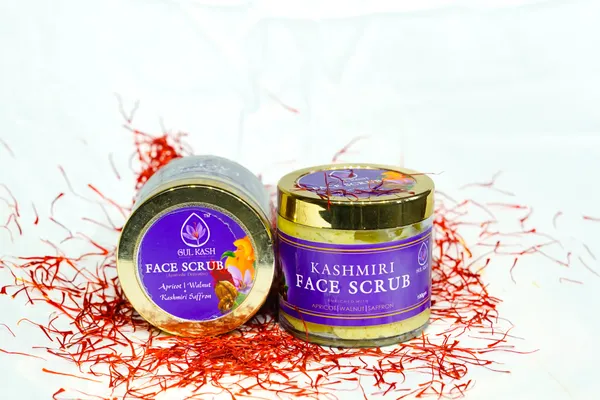 Kashmiri_Face_Scrub_With_Apricot,_Walnut,_Saffron