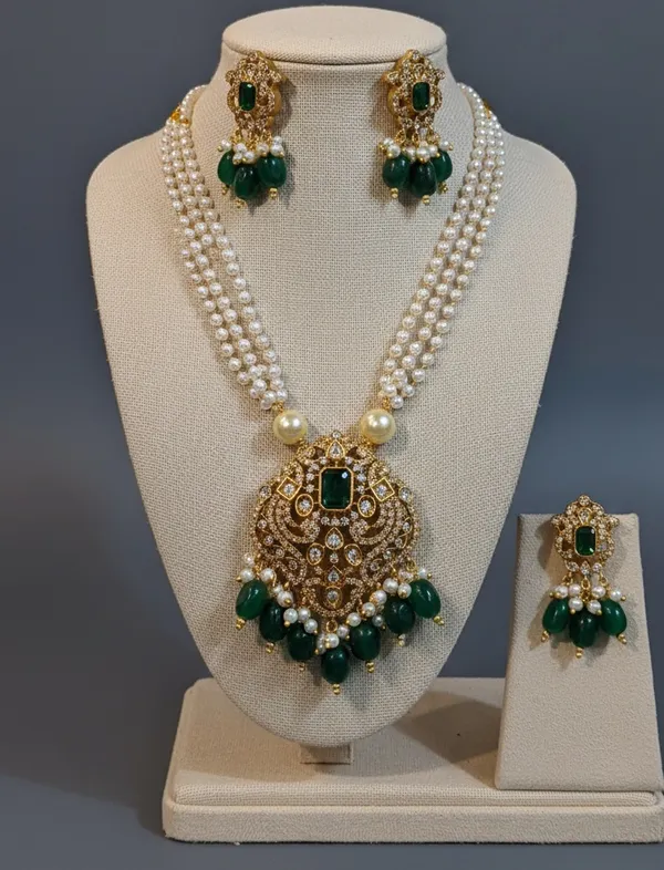 AAROHI_NECKLACE_-_BEAUTIFUL_PEARL_MALA_WITH_AD_STONE_PENDANT_IN_GREEN