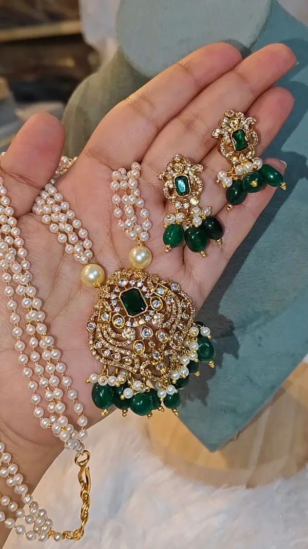 AAROHI_NECKLACE_-_BEAUTIFUL_PEARL_MALA_WITH_AD_STONE_PENDANT_IN_GREEN