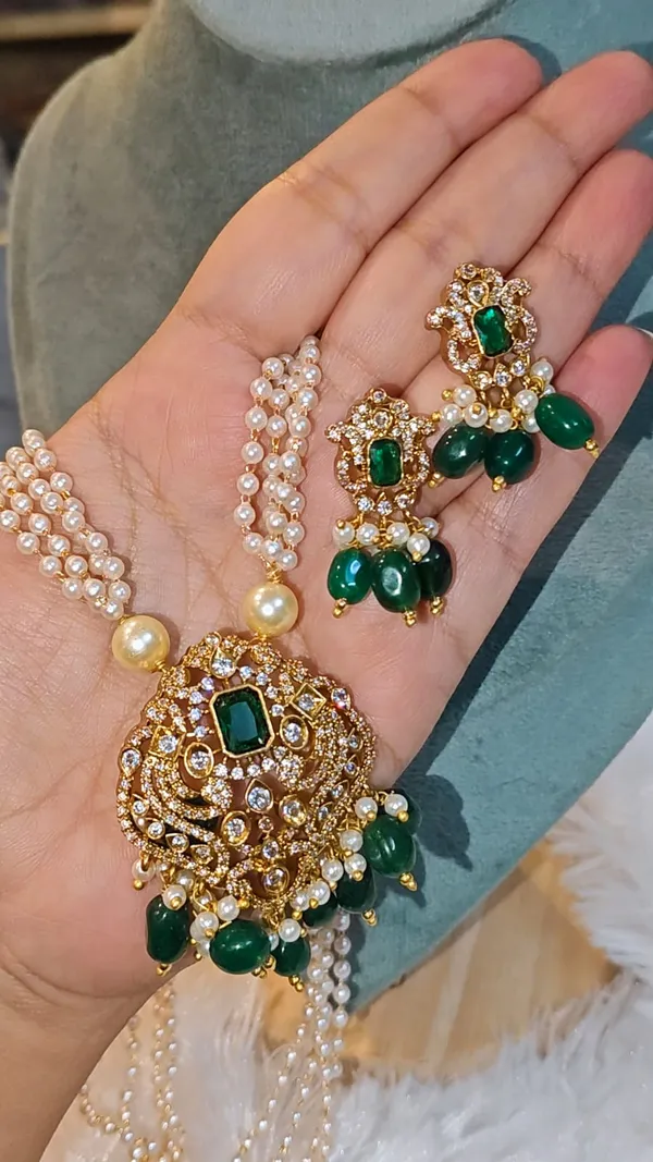 AAROHI_NECKLACE_-_BEAUTIFUL_PEARL_MALA_WITH_AD_STONE_PENDANT_IN_GREEN