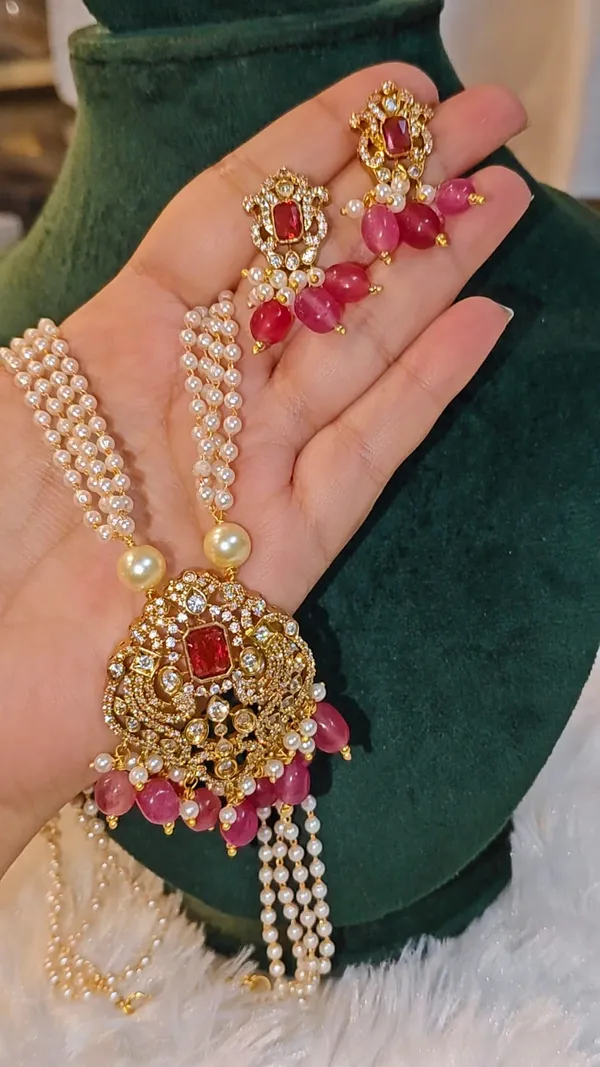 AAROHI_NECKLACE_-_BEAUTIFUL_PEARL_MALA_WITH_AD_STONE_PENDANT_IN_RUBY_PINK