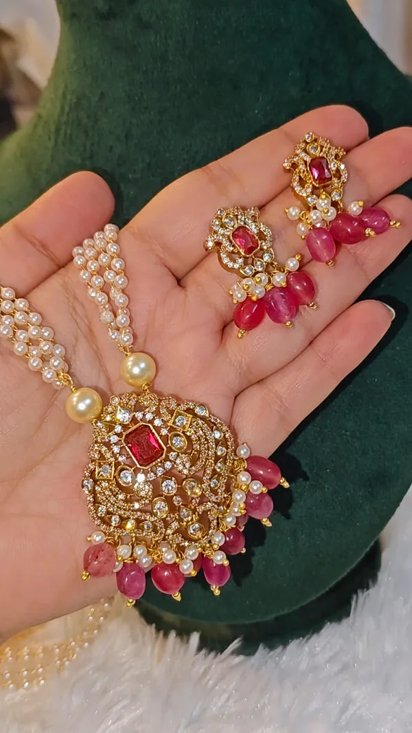 AAROHI_NECKLACE_-_BEAUTIFUL_PEARL_MALA_WITH_AD_STONE_PENDANT_IN_RUBY_PINK
