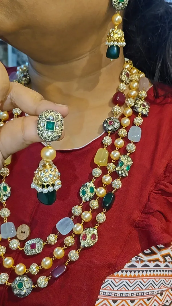 ANTIQUE_3_LAYER_MONALISA_STONE_NECKLACE_SET